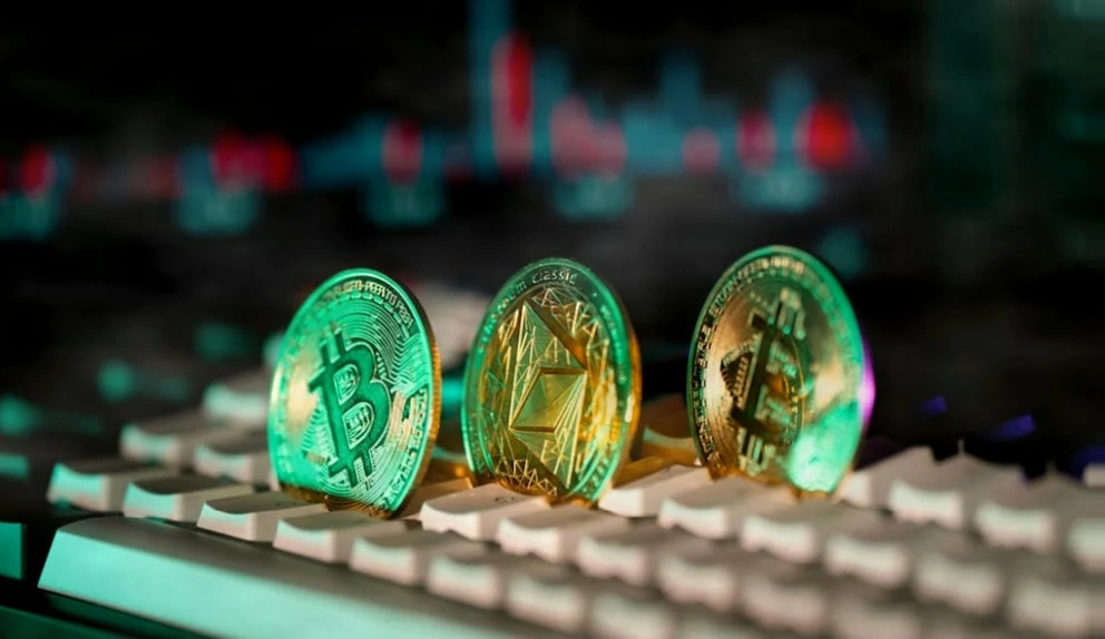 BlockDAG上市首日冲入CoinMarketCap前100，交易与staking数据亮眼插图