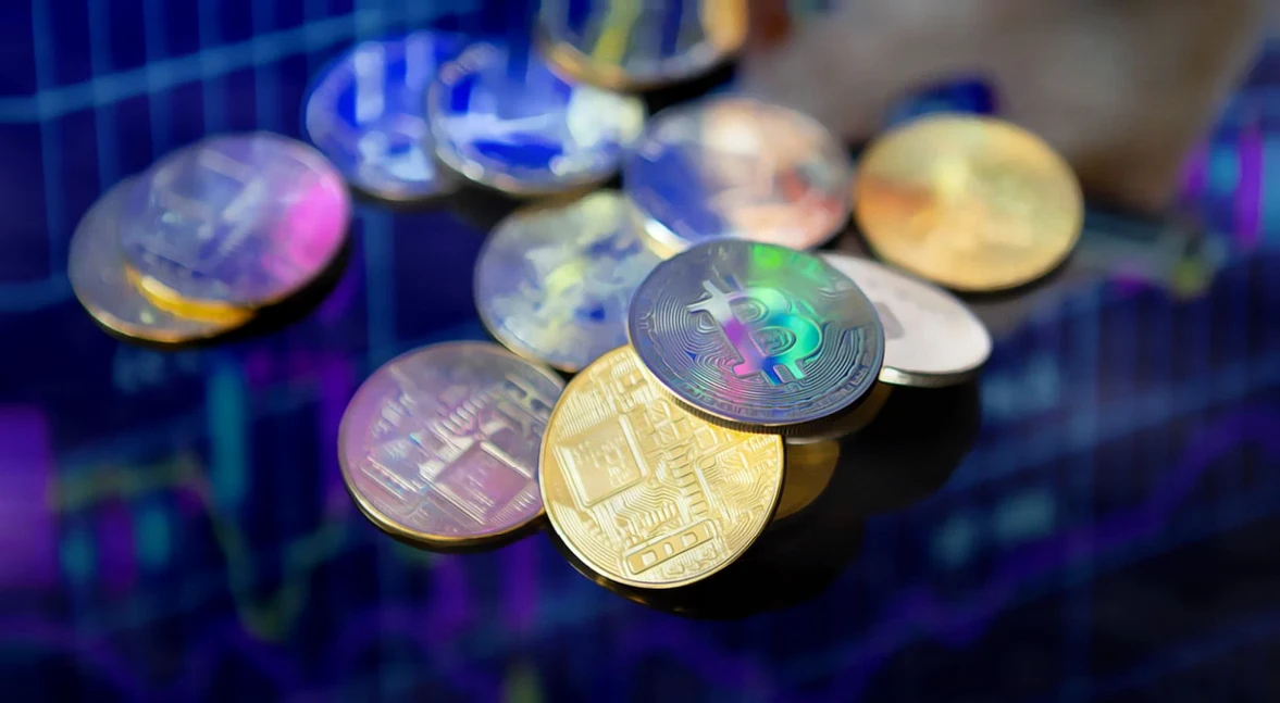 比特币纳入传统投资组合的长期收益与风险分析