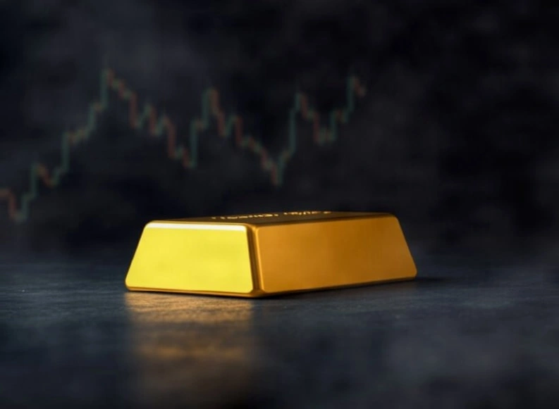 金价在疲软美元的支持下维持强势,但鹰派美联储威胁关键反弹